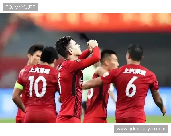 上海海港新援让·克劳德抵多哈合练,身披传奇8号球衣开启新征程 上海海港新援让·克劳德抵多哈合练,身披传奇8号球衣开启新征程