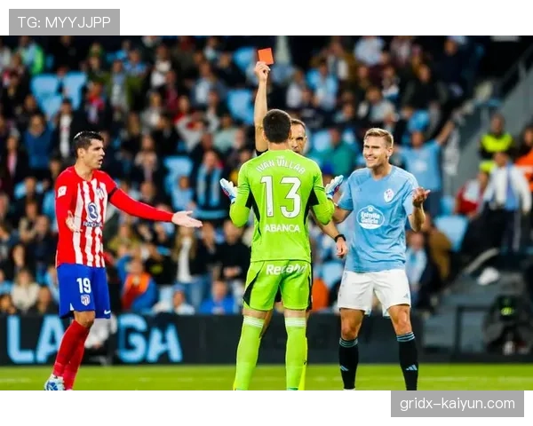 “老男孩的绿茵场”：西甲传奇球星联赛引入球员体能智能监测系统