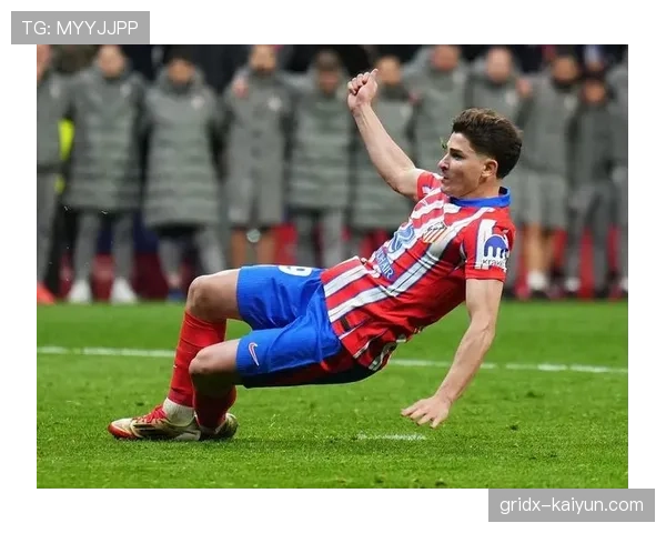 世体：欧足联代表让弗里克放心，他们会按规章检查马竞的草皮